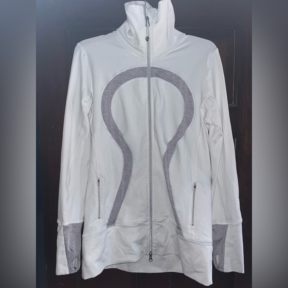 Lululemon In Stride Jacket
White / Metallic Silver